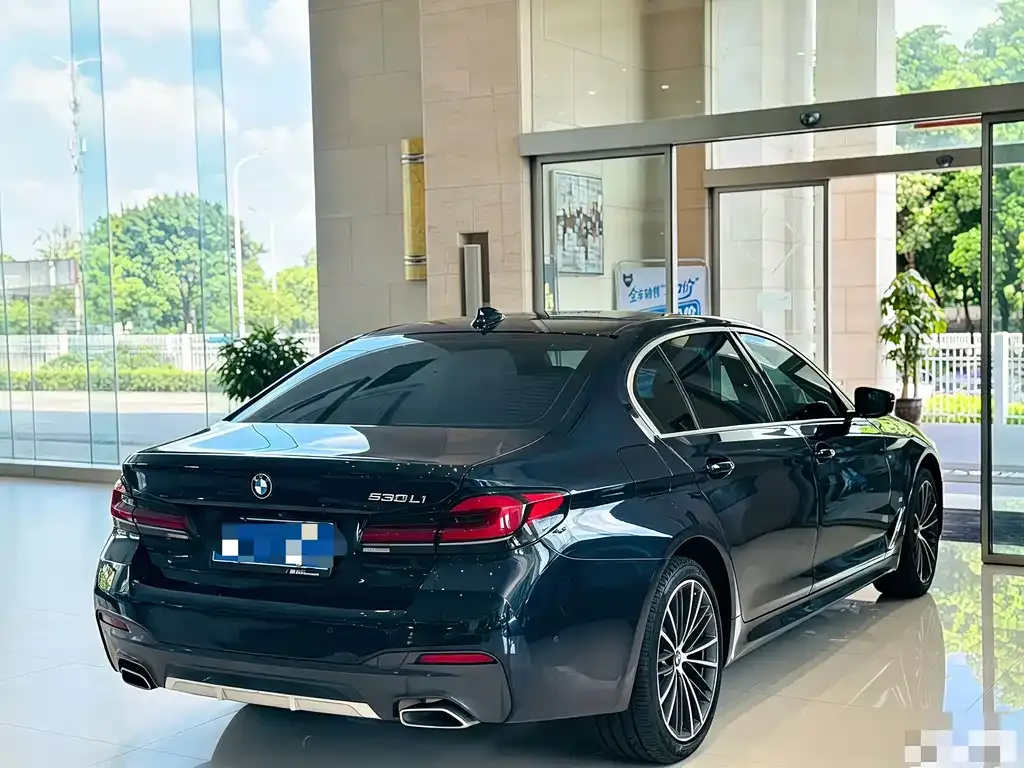 BMW 5 Series — фото 9