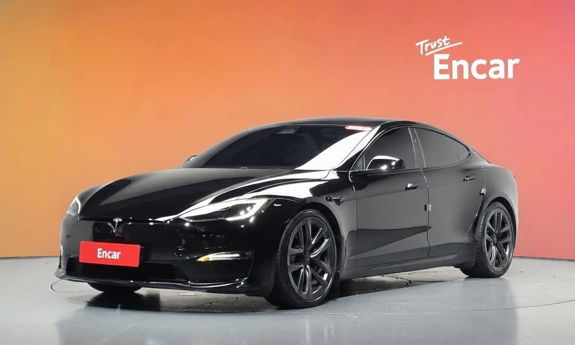 Tesla Model S — фото 1