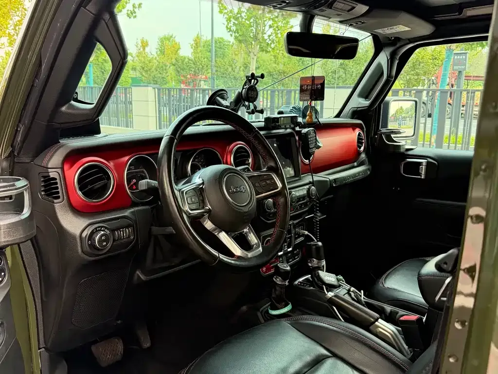 Jeep Wrangler — фото 10