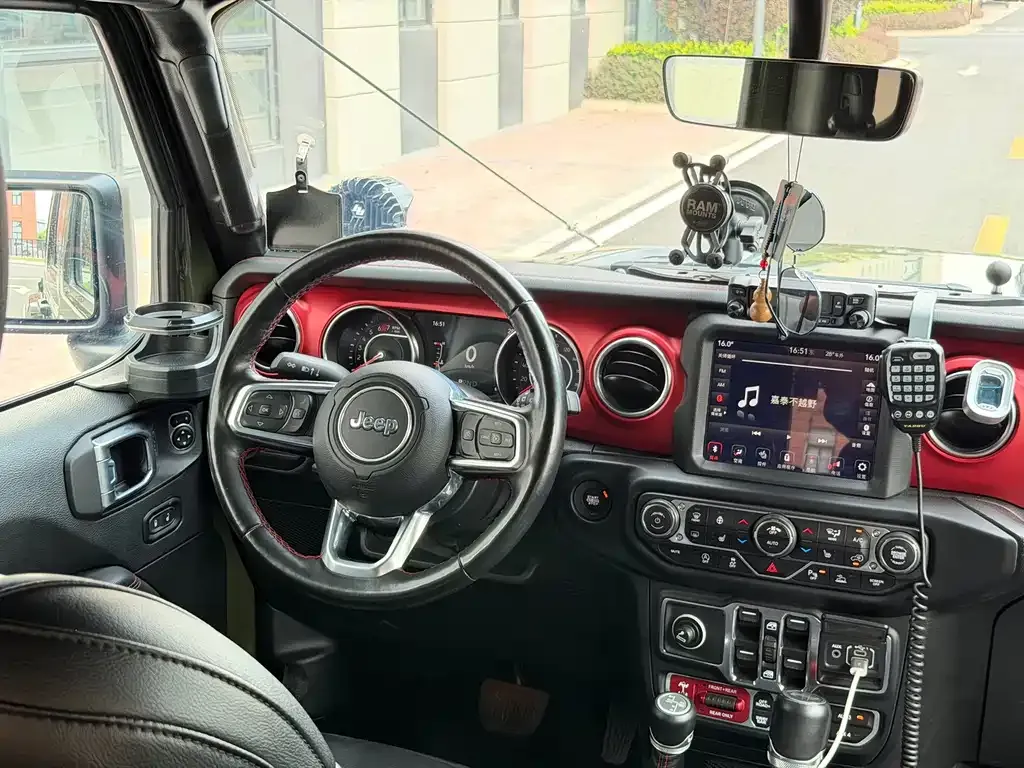 Jeep Wrangler — фото 2