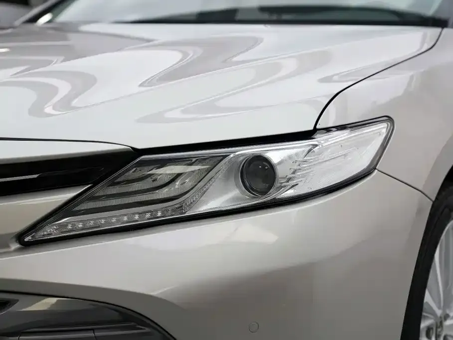 Toyota Camry — фото 9