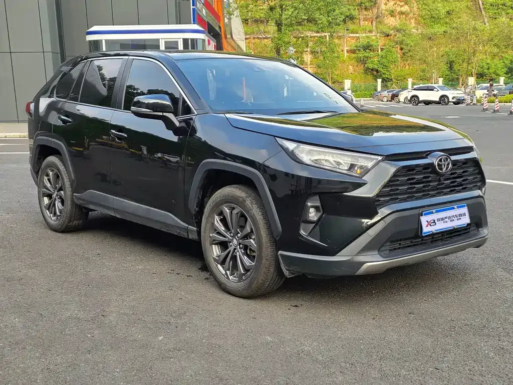 Toyota RAV4 — фото 9