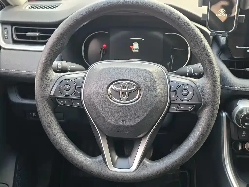 Toyota RAV4 — фото 10