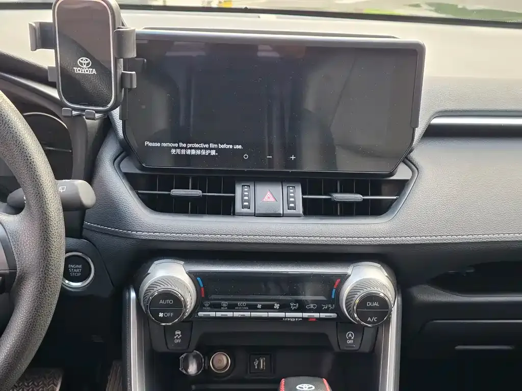 Toyota RAV4 — фото 8