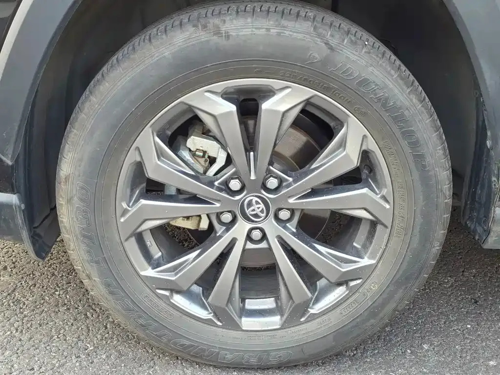 Toyota RAV4 — фото 4