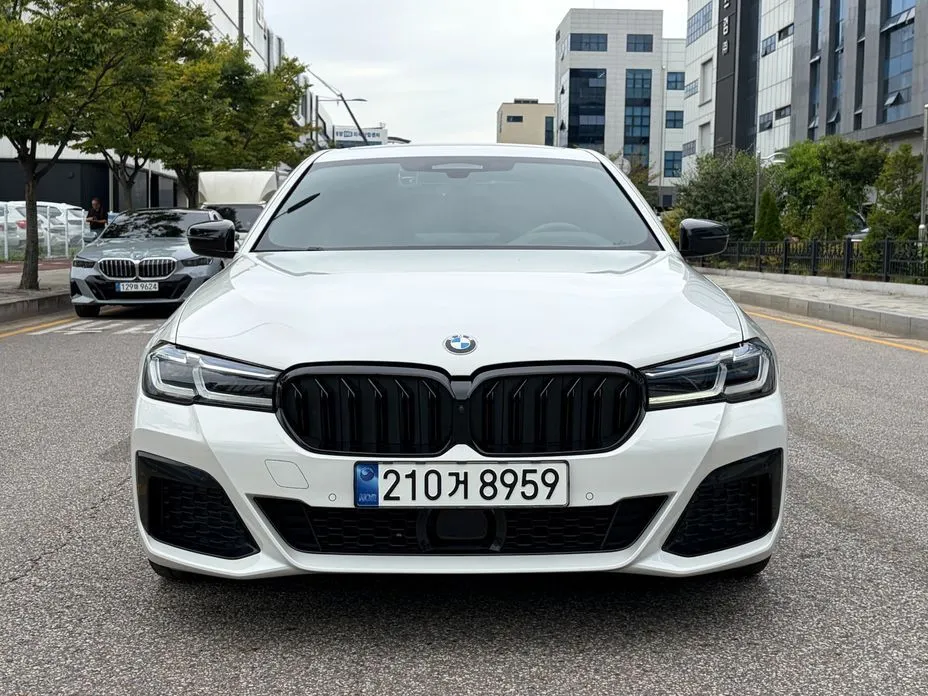 BMW 5-Series — фото 10