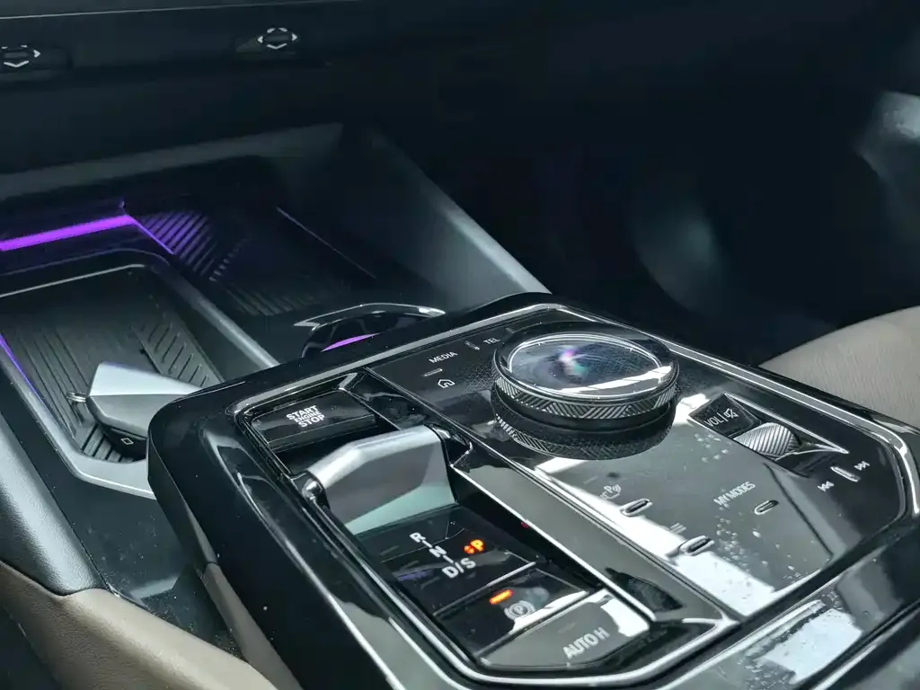 BMW 5 Series — фото 10