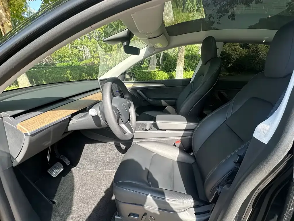 Tesla Model Y — фото 5