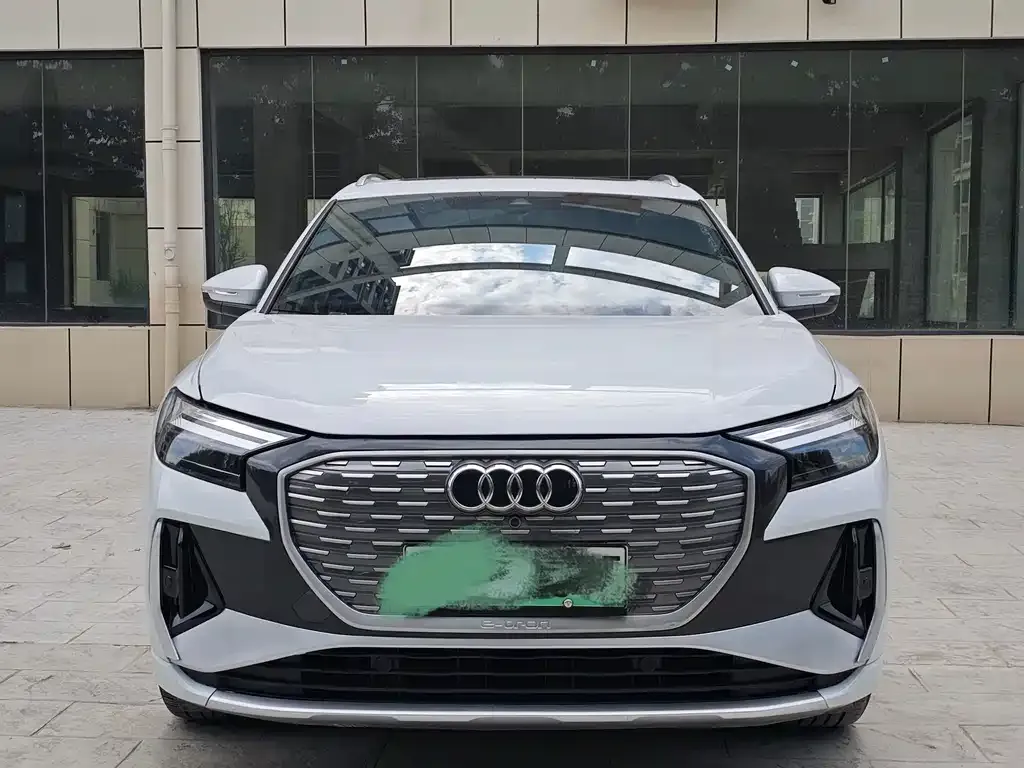 Audi Q4 e-tron — фото 4
