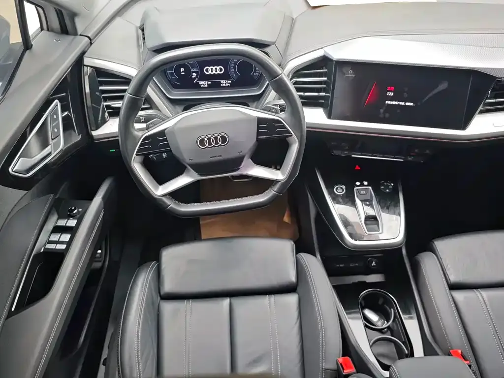 Audi Q4 e-tron — фото 8