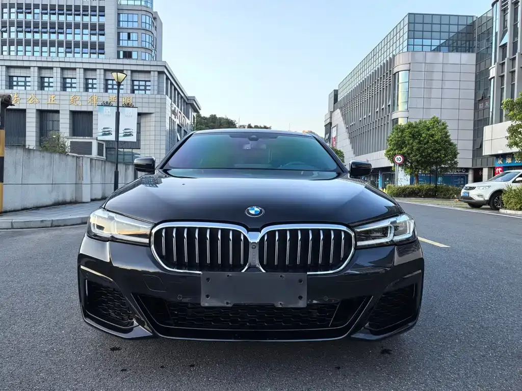 BMW 5 Series — фото 8
