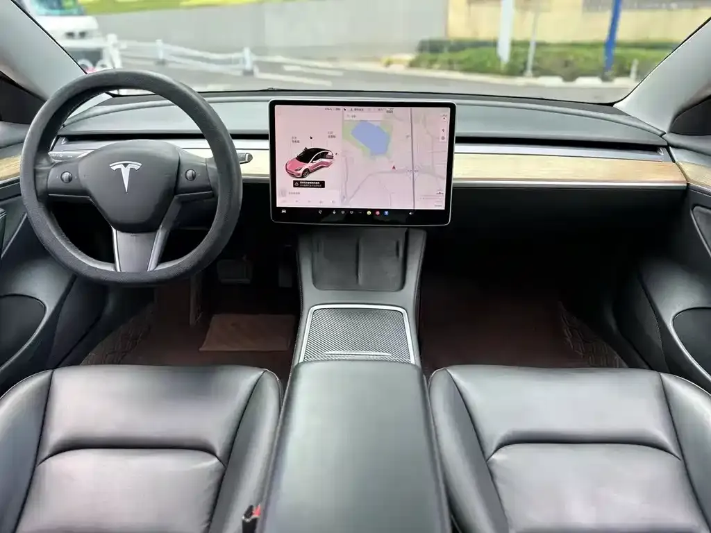 Tesla Model 3 — фото 4