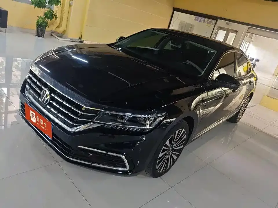 Volkswagen Passat — фото 1