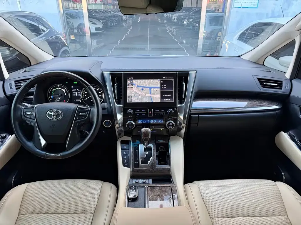 Toyota Vellfire — фото 3