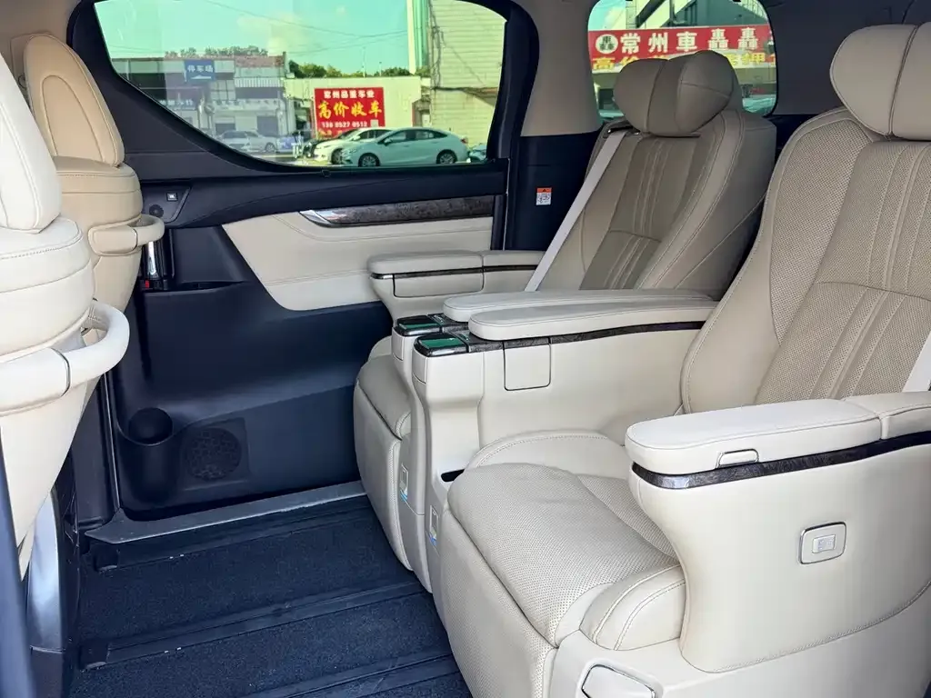 Toyota Vellfire — фото 2