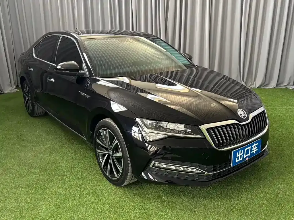 Skoda Superb — фото 7