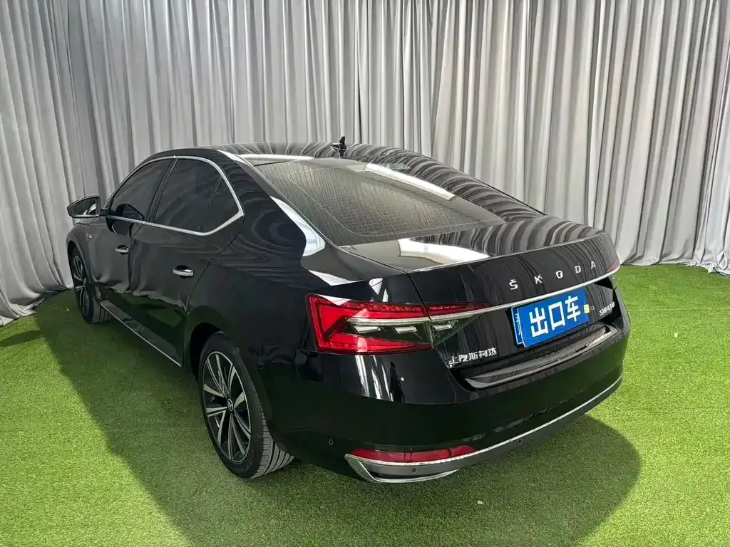 Skoda Superb — фото 5