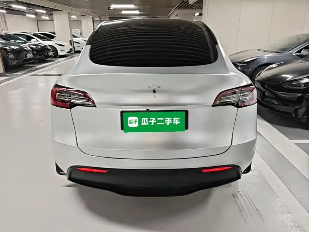 Tesla Model Y — фото 5