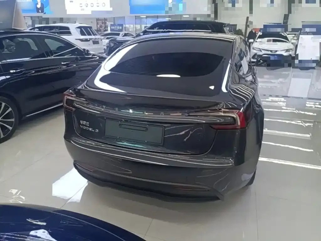 Tesla Model 3 — фото 2