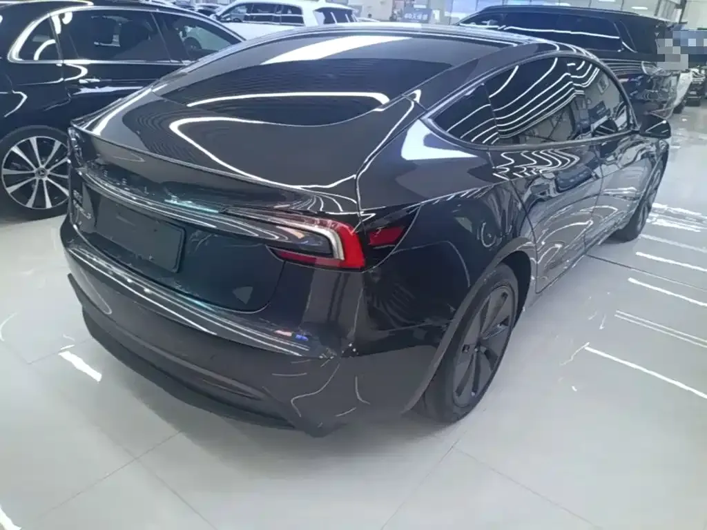 Tesla Model 3 — фото 4