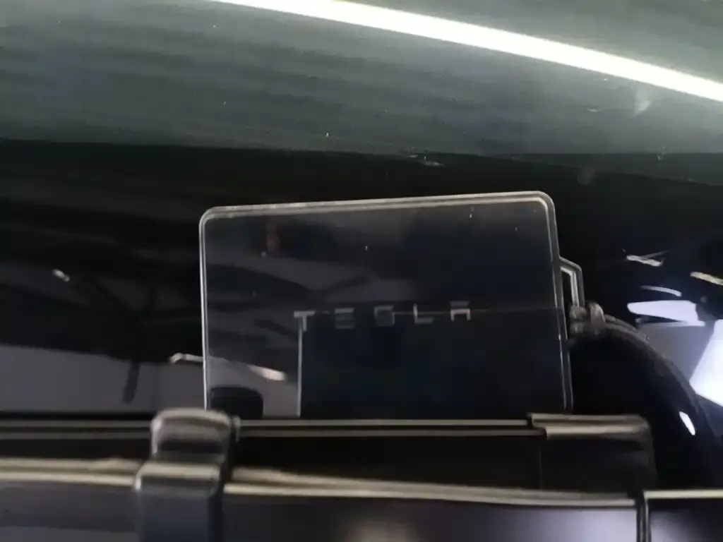 Tesla Model 3 — фото 7