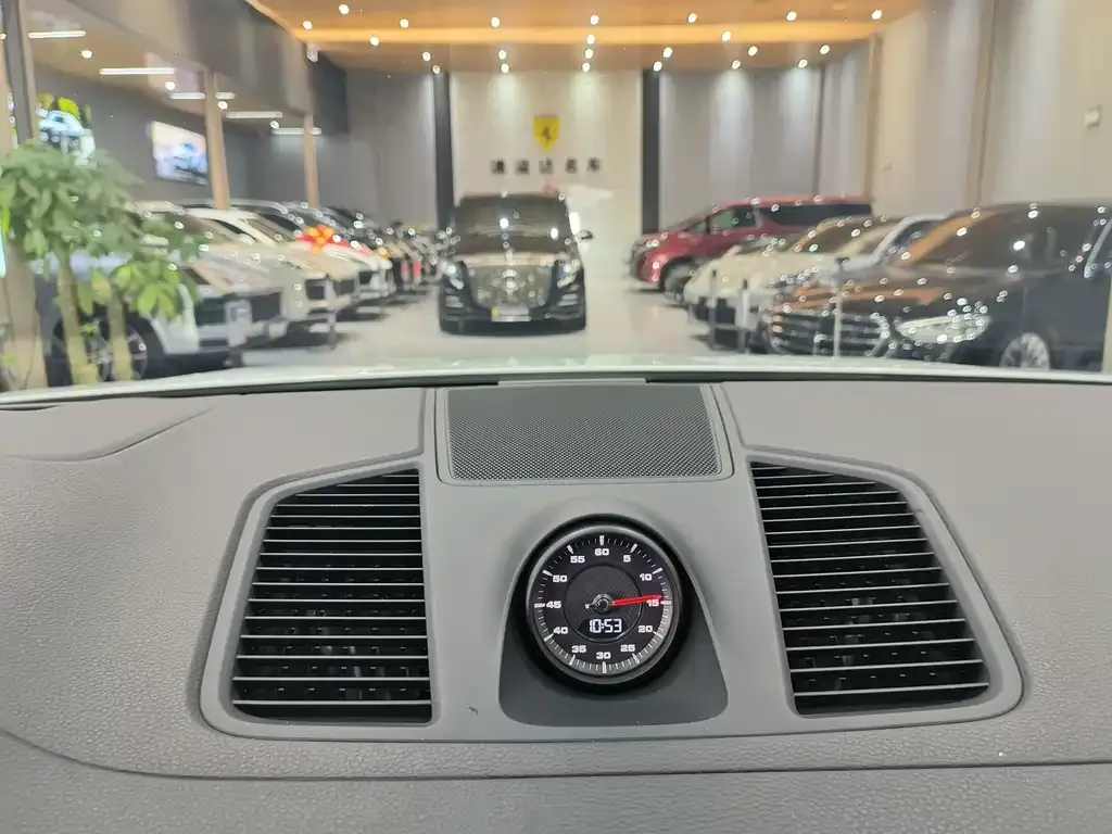 Porsche Cayenne — фото 8