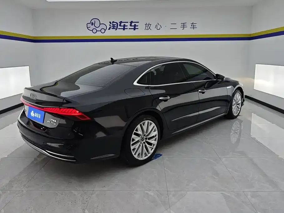 Audi A7L — фото 10
