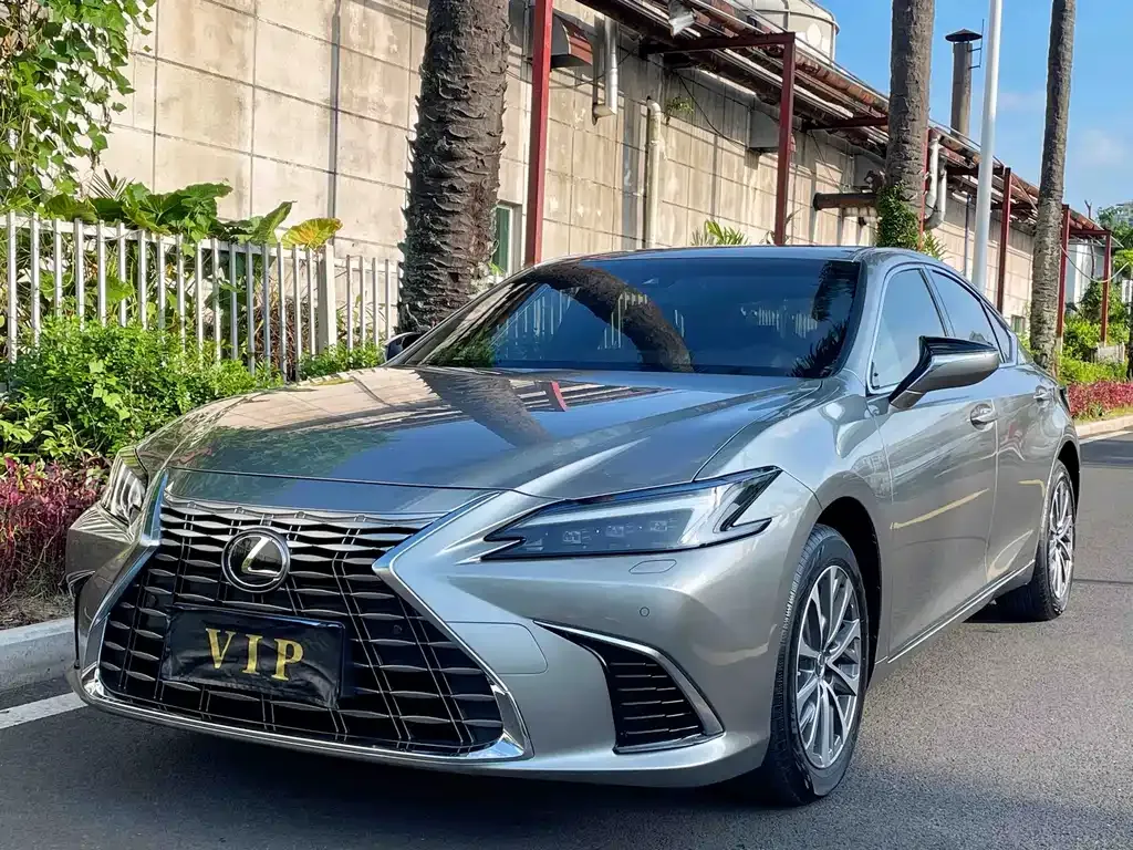 Lexus ES — фото 1