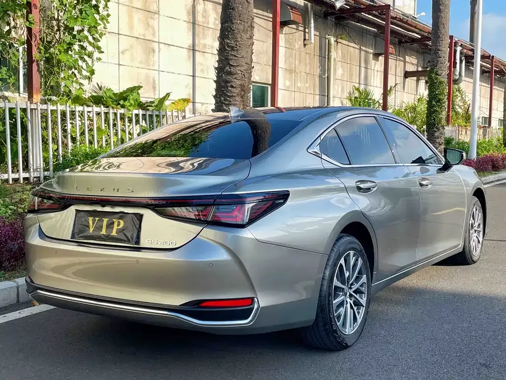 Lexus ES — фото 7