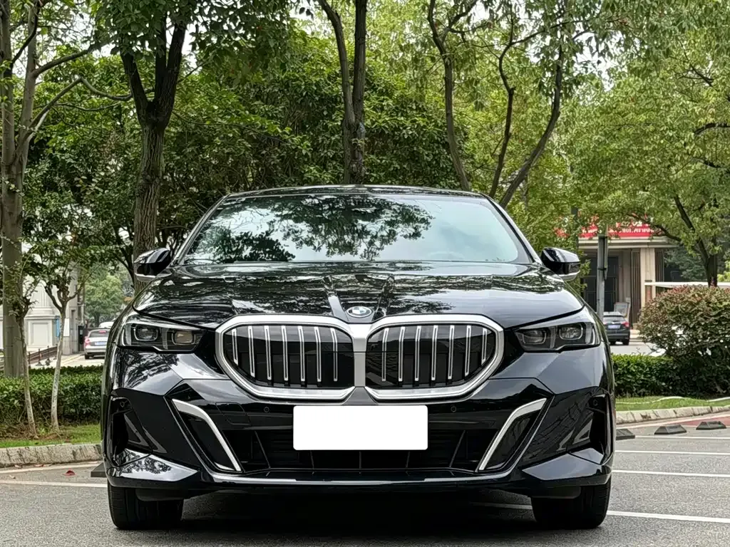 BMW 5 Series — фото 6