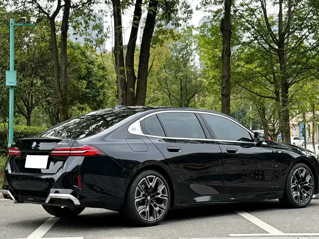 BMW 5 Series — фото 5