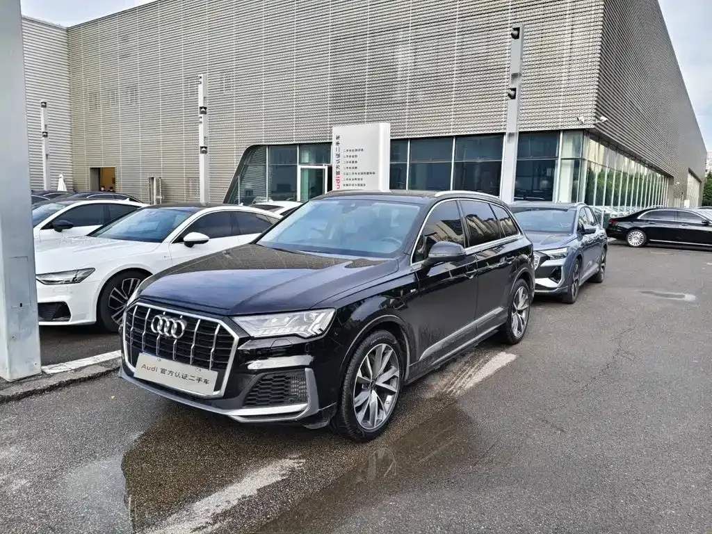 Audi Q7 — фото 1