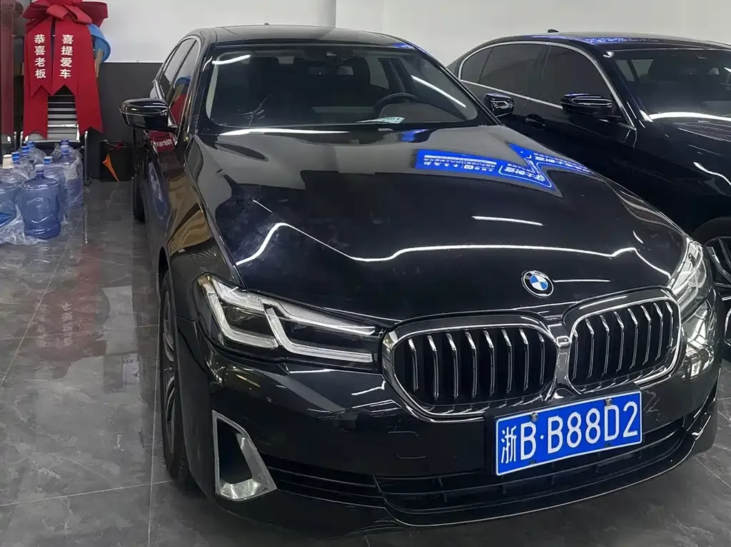 BMW 5 Series — фото 1