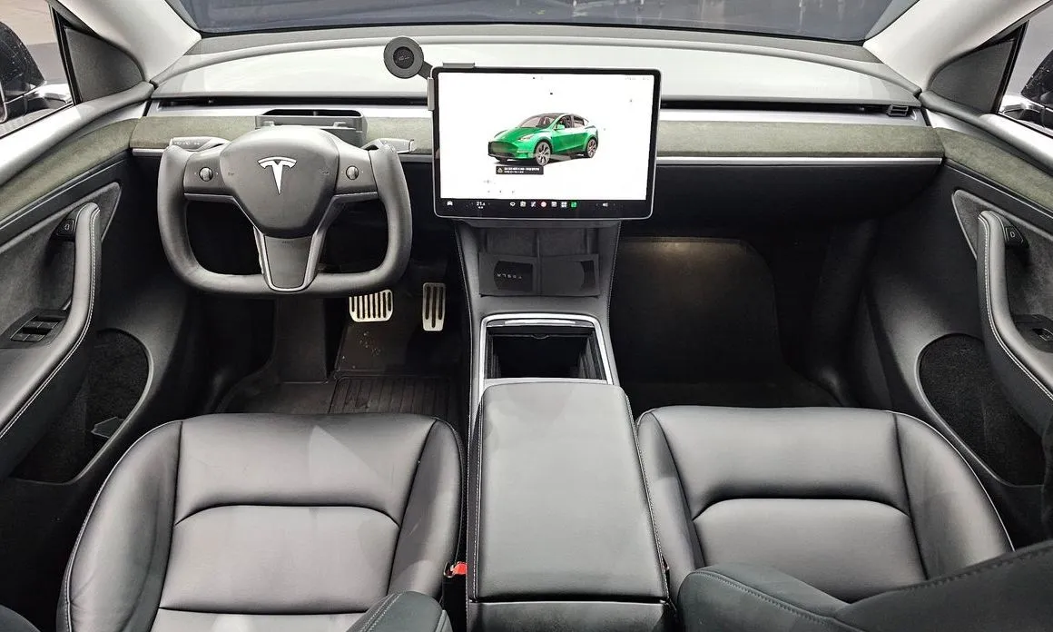 Tesla Model Y — фото 10