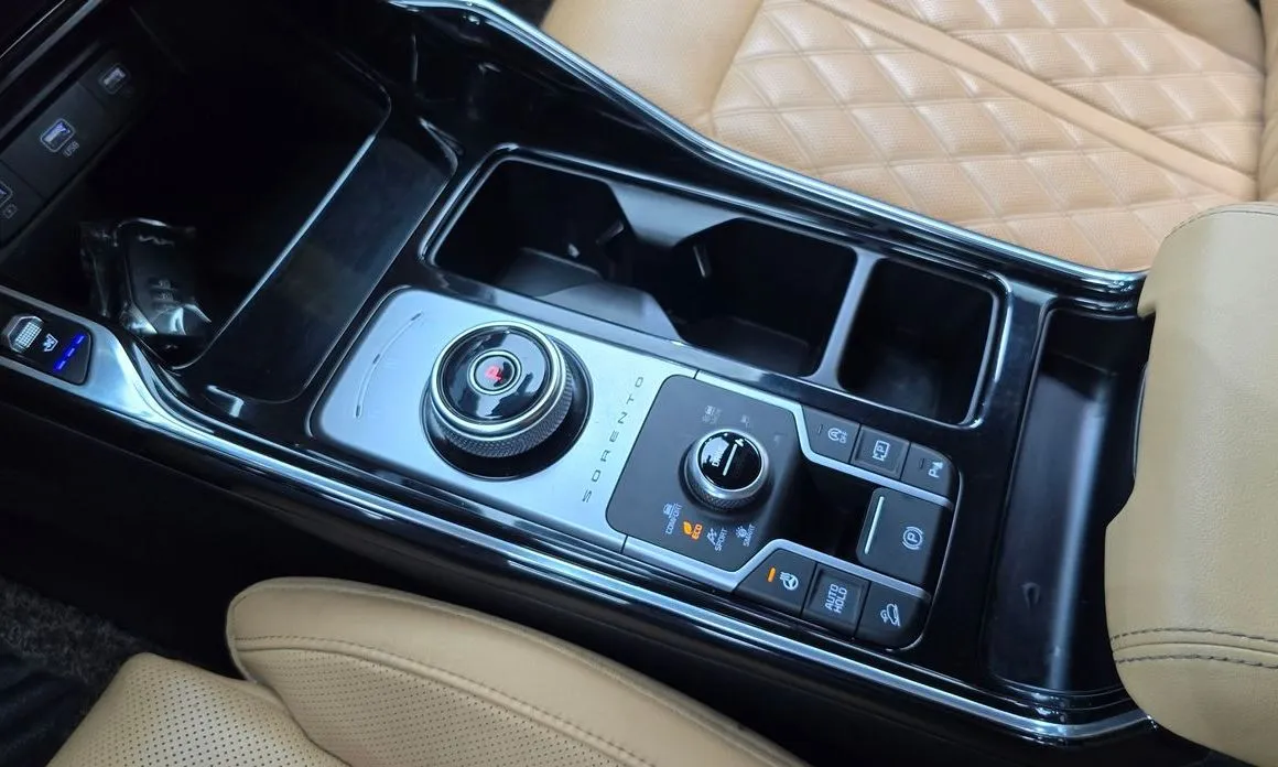 Kia Sorento — фото 7