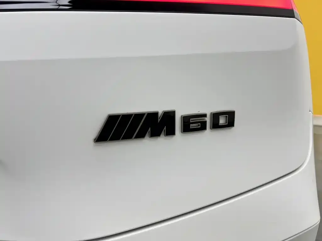 BMW iX M60 — фото 3