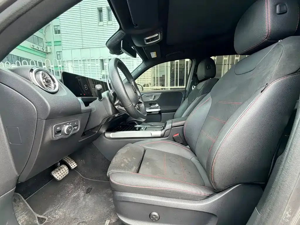 Mercedes-Benz GLB AMG — фото 9