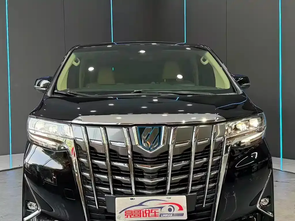 Toyota Alphard — фото 4