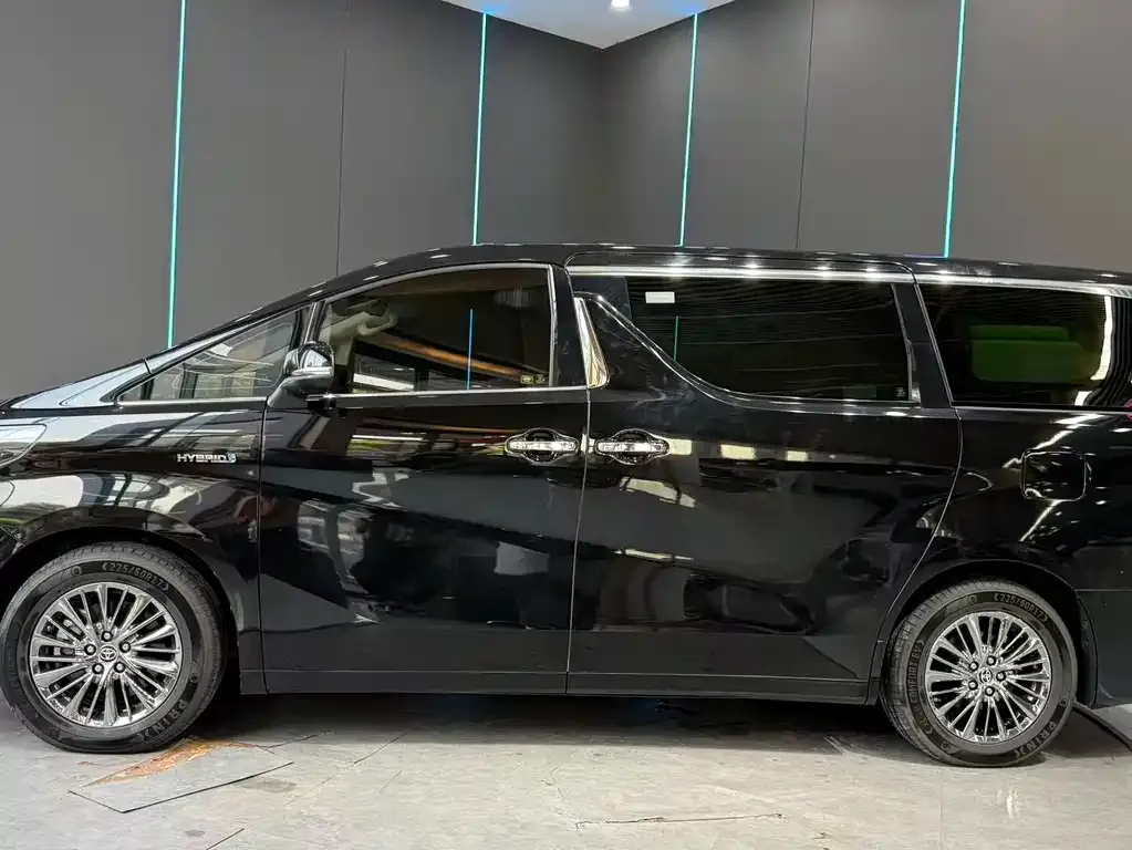 Toyota Alphard — фото 2