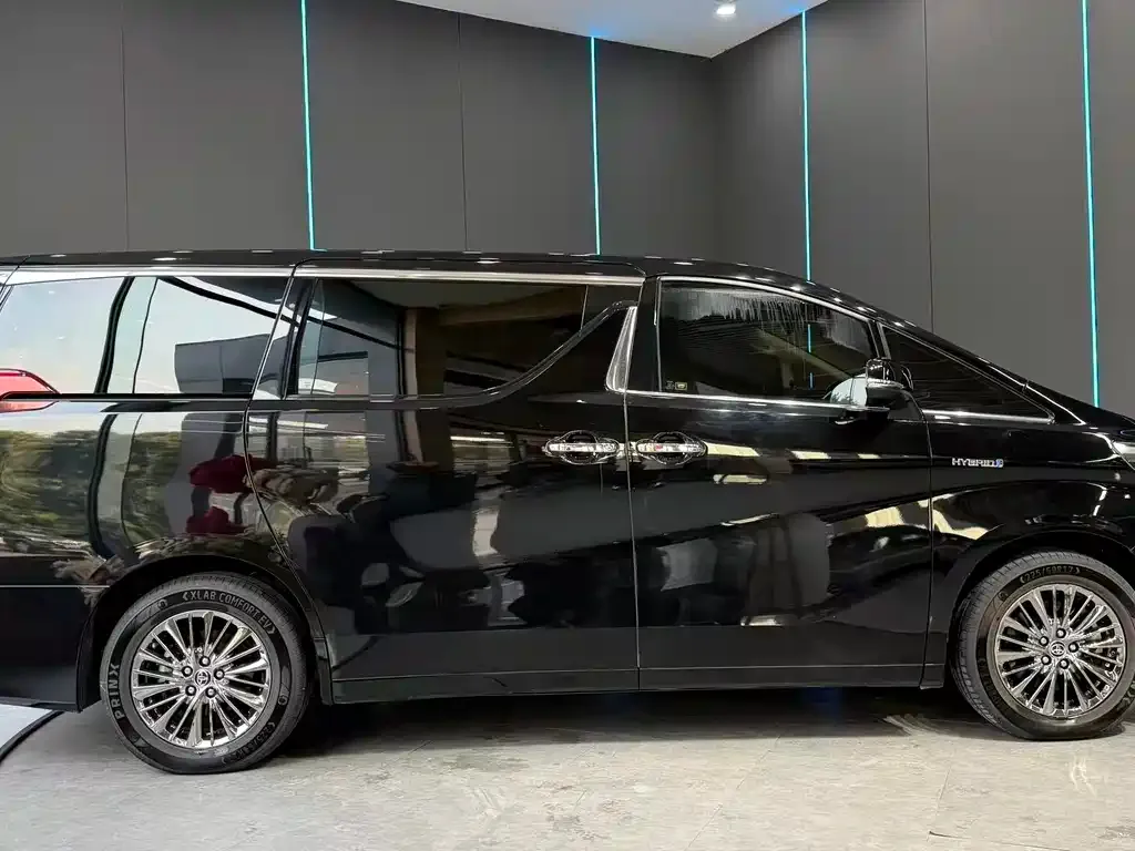 Toyota Alphard — фото 8