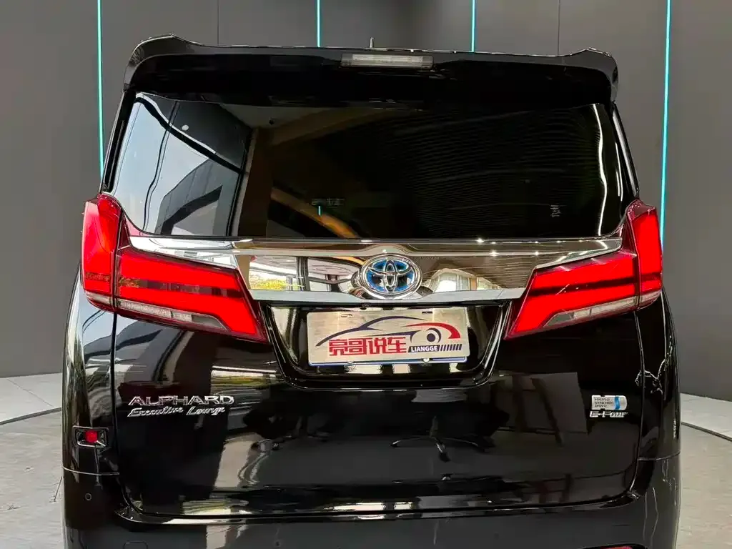 Toyota Alphard — фото 6