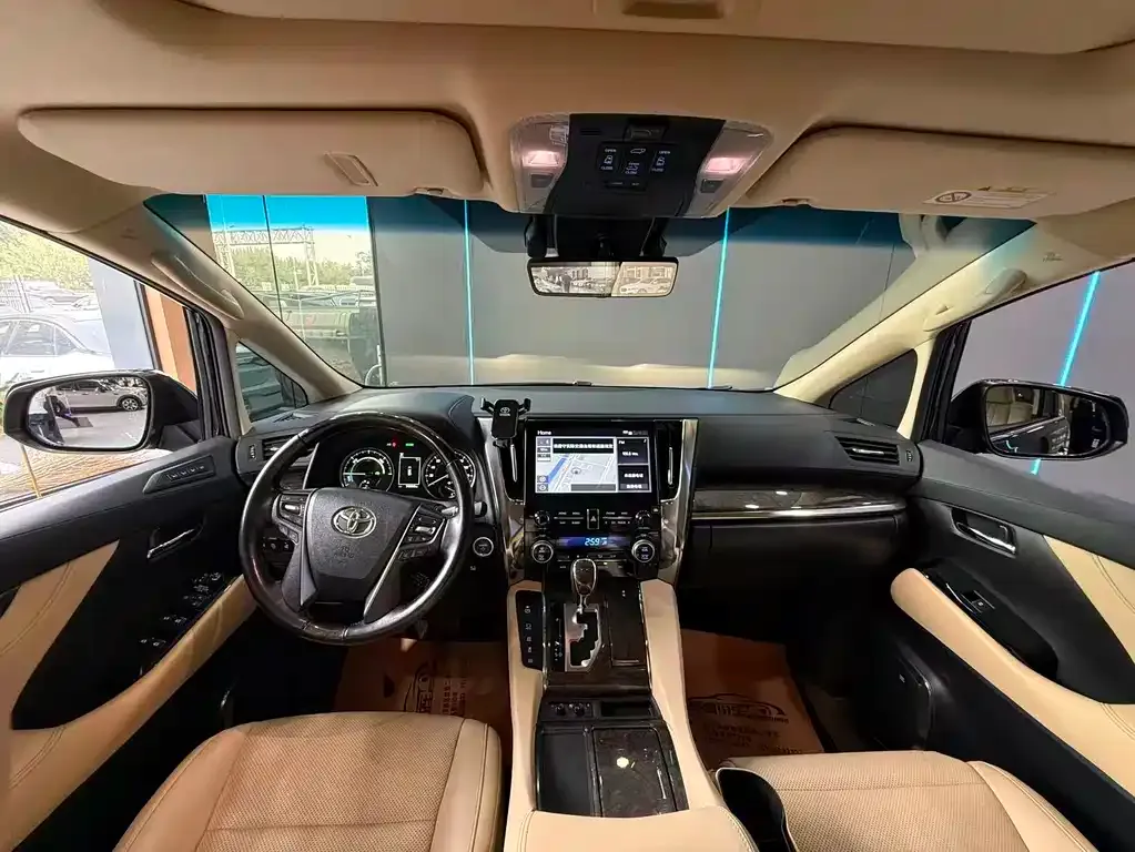 Toyota Alphard — фото 7