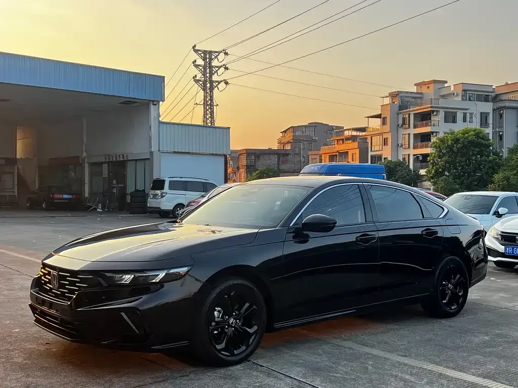 Honda Accord — фото 1