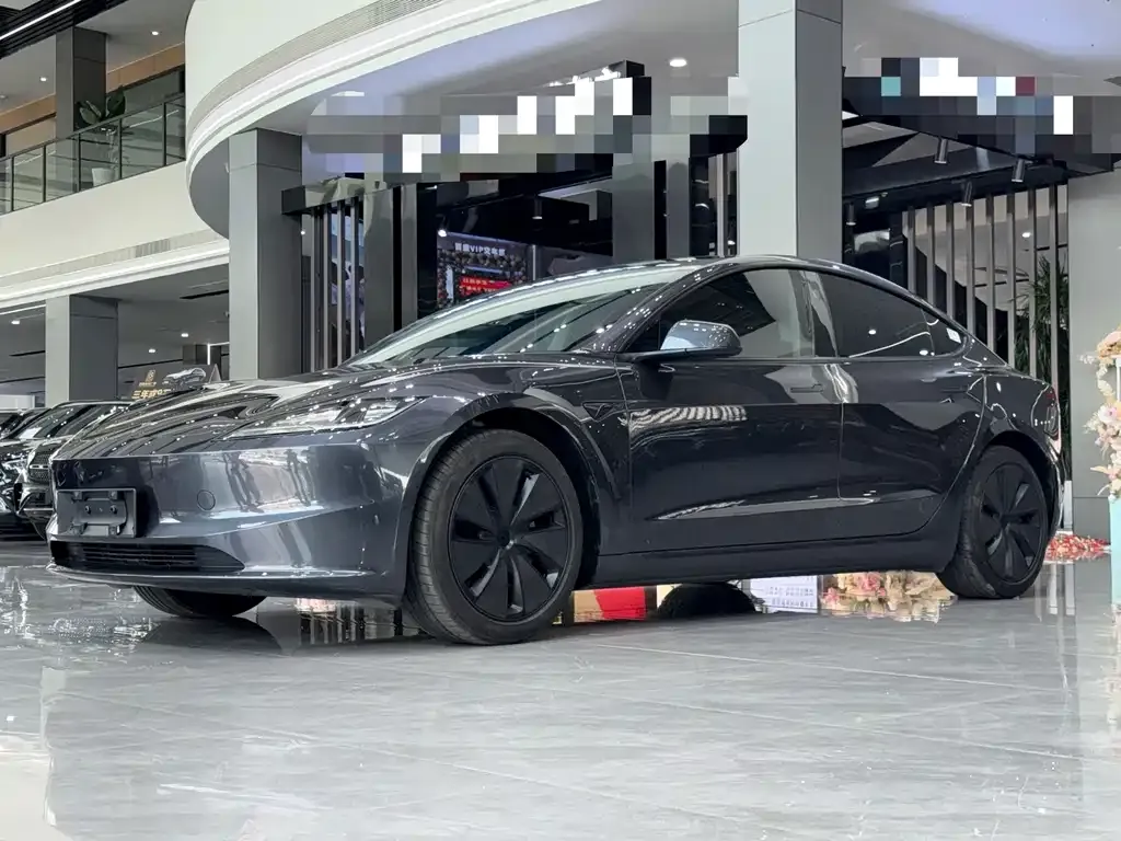 Tesla Model 3 — фото 1