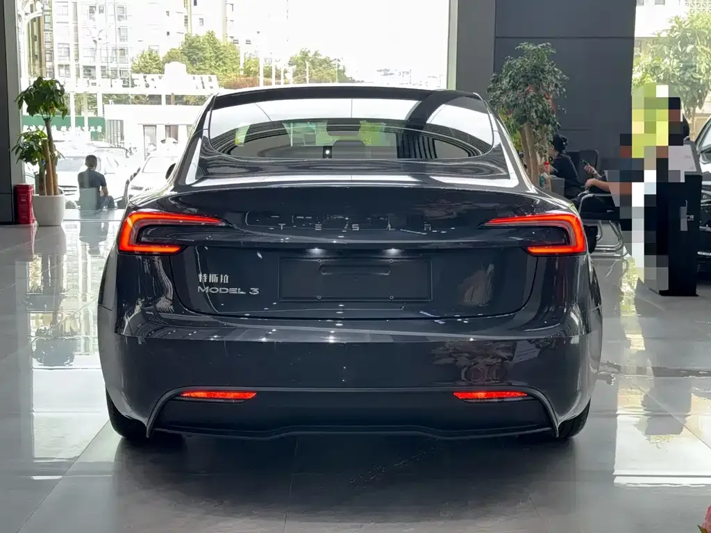 Tesla Model 3 — фото 4