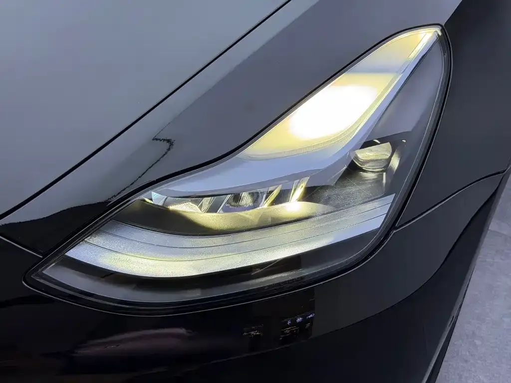 Tesla Model 3 — фото 3
