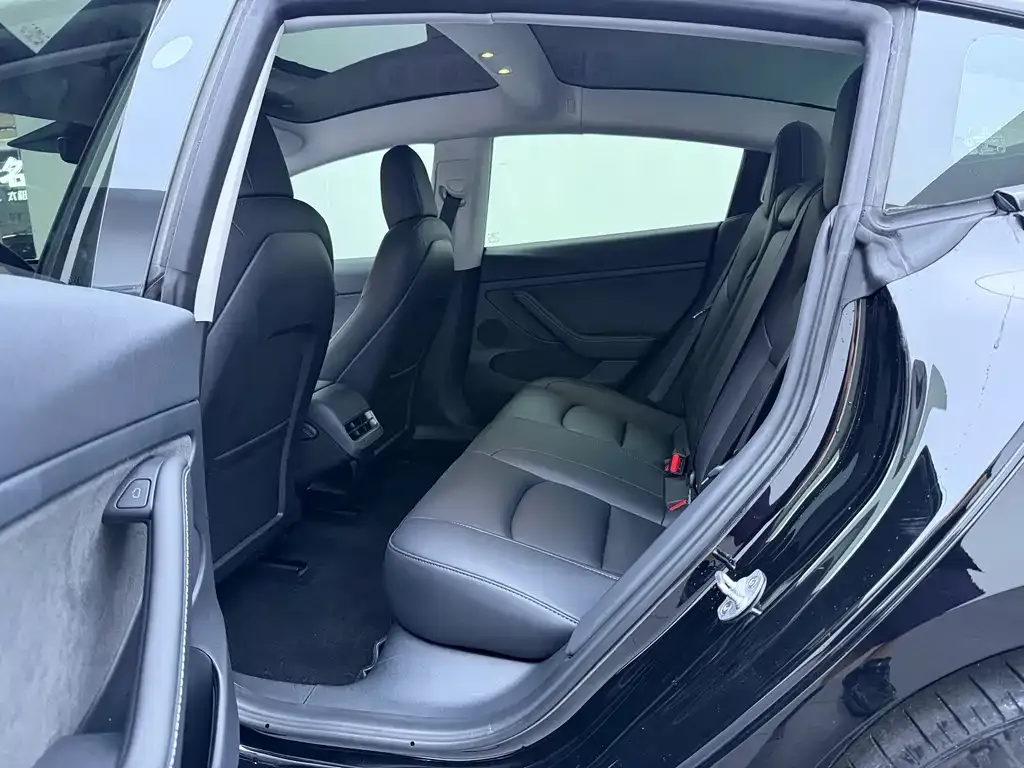 Tesla Model 3 — фото 4
