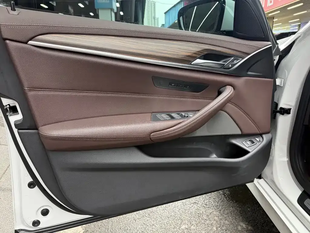 BMW 5 Series New Energy — фото 4