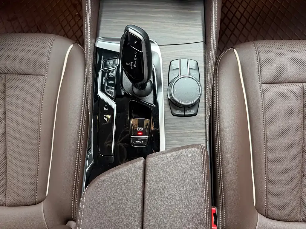 BMW 5 Series New Energy — фото 9