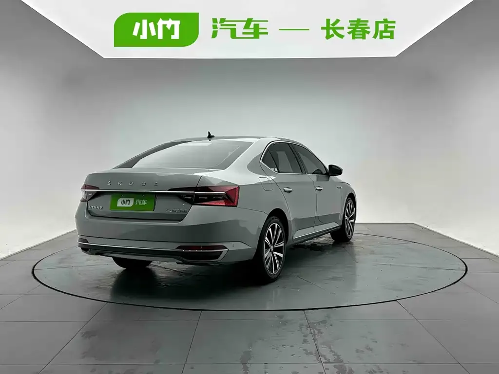 Skoda Superb — фото 2